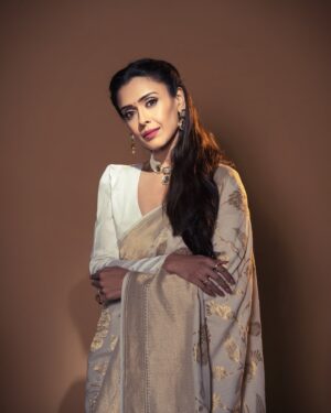 Hrishitaa Bhatt Instagram - 🩷🩷

Styledby- @stylebyriyajain
Assistant Stylist- @moreprachi__
Outfit- @warpnweftbysagrikarai
Jewellery- @nirmika_jewels
MUA- @manish_kerekar
Hair by- @hairstylist_reshma
📸- @anirudh_ramteke @abhi_nair1997
Managed by- @moushumibanerji

#explore #saree #sarees #sareelove #sareelover #sareeindia
#explorepage #exploremore #explorar #photooftheday #photography #photoshoot #explore #explorepage #instagood #instagram #viral #viralpost #saree #love