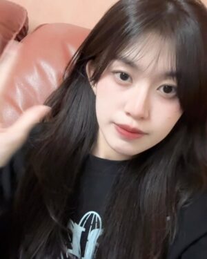Hsin-Ling Chi Instagram - 來苗栗走走～💕💕

-
💇🏻‍♀️謝謝 @misa__round2  解決了我的三心二意
因為我想要的是在室內看起來像黑色的髮色
但！欸？其實不是全黑！
想帶點咖啡感 陽光下要反光的咖啡（？

然後瀏海想要有時候可以妹妹頭
有時候可以撥去旁邊不會被發現
完全💯🤣😍 遇到Misa真的是不會有選擇困難的問題了 哈哈哈
