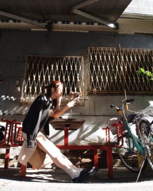 Huang Weiting Instagram - 『誒…我看到花的時候，好開心喔…』
這是正要開始的2025，聽到第一句
最浪漫、最真心的話了
-
我也覺得你很適合放花在家裡。
-
可愛的今年一月日子🫶🏻
一個人在台南散步的完美時光
-
最愛的香水
在9吧吃泡麵太chill很愛
鐵妹們，我們要一起老
-
我的好朋友們
不是咖啡色就是橘色🤎🧡
阿盧 @lukahsusis 、虎皮、忍者、王子ozzy @theamazingozzy 
-
「下個月你有最想聽到的一句話嗎？」