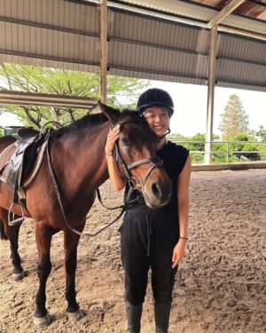Huang Weiting Instagram - 『誒…我看到花的時候，好開心喔…』
這是正要開始的2025，聽到第一句
最浪漫、最真心的話了
-
我也覺得你很適合放花在家裡。
-
可愛的今年一月日子🫶🏻
一個人在台南散步的完美時光
-
最愛的香水
在9吧吃泡麵太chill很愛
鐵妹們，我們要一起老
-
我的好朋友們
不是咖啡色就是橘色🤎🧡
阿盧 @lukahsusis 、虎皮、忍者、王子ozzy @theamazingozzy 
-
「下個月你有最想聽到的一句話嗎？」