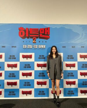 Hwang Woo-seul-hye Instagram - 1월22일 히트맨 2 개봉입니다 ~~~~~~ 새해에 활짝 웃게 해드리고 싶은 마음이 엄청 큰데요 …  꼬옥 봬요~~~~~~~~^*^🙏🥹😍
