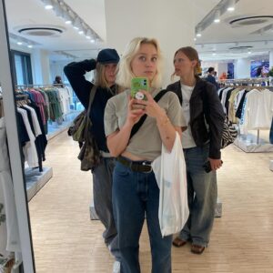 Ida Marie Nielsen Instagram - Life with my favourite people 🐞 Swipe to le🔚for a lil beachtime madness