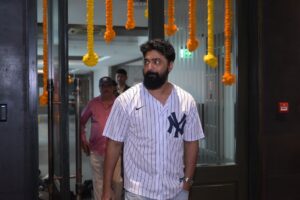 Idhika Paul Instagram - #RaghuDakat-এর শুভারম্ভ হল আজ! 
দেখা হবে বড়পর্দায়, পুজো ২০২৫।

@dhrubo_banerjee_official @imdevadhikari @sohinisarkar01 @actresspaul @svfmusic @deventertainmentventures @anirbanbhattacharyaofficial @aby2806 @shrikantmohta @iammony #SVF