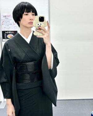 Ikumi Nakajima Instagram - ショートカットのおもひでたち💇
メイクはtricotでもお世話になってる @natsu.hair.make さん❤️
だいすき😭