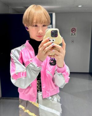 Ikumi Nakajima Instagram - ショートカットのおもひでたち💇
メイクはtricotでもお世話になってる @natsu.hair.make さん❤️
だいすき😭