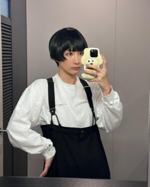 Ikumi Nakajima Instagram - ショートカットのおもひでたち💇
メイクはtricotでもお世話になってる @natsu.hair.make さん❤️
だいすき😭