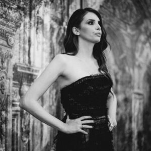 Ilenia Pastorelli Instagram - Ieri sera alla presentazione di "ADORAZIONE" dal 20 novembre su @netflixit
Agency @ipc_international
Press Office: @tucomunicazione 
Stylist: @angelajbl 
Make-up & Hair: @emanueleromanoatelier @makingbeautymanagement 
Dress: @ermannoscervino 
Jewels: @ansuini 
Shoes: @casadeiofficial
Skin prep @delab_roma_milano 
@claudia_ferretti__