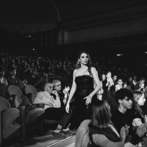 Ilenia Pastorelli Instagram - Ieri sera alla presentazione di "ADORAZIONE" dal 20 novembre su @netflixit
Agency @ipc_international
Press Office: @tucomunicazione 
Stylist: @angelajbl 
Make-up & Hair: @emanueleromanoatelier @makingbeautymanagement 
Dress: @ermannoscervino 
Jewels: @ansuini 
Shoes: @casadeiofficial
Skin prep @delab_roma_milano 
@claudia_ferretti__