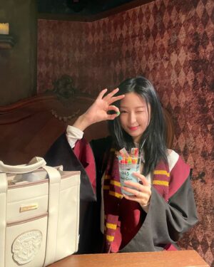 Im Min-su Instagram - 나 다시 호그와트에 입학할까❤️ 

#해리포터#harrypotter