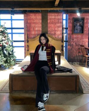 Im Min-su Instagram - 나 다시 호그와트에 입학할까❤️ 

#해리포터#harrypotter