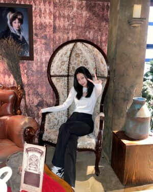 Im Min-su Instagram - 나 다시 호그와트에 입학할까❤️ 

#해리포터#harrypotter