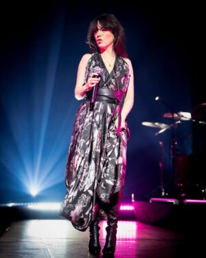 Imelda May Instagram - Adore these images of @imeldaofficial draped & swirling in Róisín Dubh silk at the Royal Festival Hall, London 🖤🥀 Photos: @deniscarpentier Headpiece: @davinalynchhats. Gloves: @paularowangloves