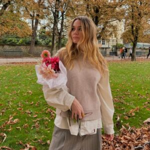 Imogen Waterhouse Instagram - Heavenly day in Paris with Chloe celebrating the new #chloeparfums L’Eau de Parfum Intense. The nuanced scent expresses every note of strong and inspired femininity.  #wearechloe 🌸🌺🌸