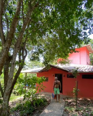 Indira Nascimento Instagram - O melhor lugar do mundo é aqui e agora 🌴🌈❤️