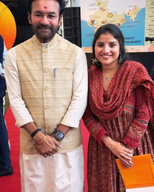 Indravathi Chauhan Instagram - ప్రేమల చిరు నామ రాయలసీమ
అనురాగాల రాగం పాడెనమ్మ❤️🥰

Happy Bhogi
Happy Sankranti