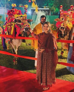 Indravathi Chauhan Instagram - ప్రేమల చిరు నామ రాయలసీమ
అనురాగాల రాగం పాడెనమ్మ❤️🥰

Happy Bhogi
Happy Sankranti