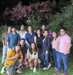 Ingrid Cruz Instagram - Este es nuestro equipo de 
Di la verdad Rosa
Gracias @somosyuly por el cariño y el apañe !!!♥️
Gracias @jcrodriguezoriginal por la confianza !!!♥️
Cada uno de los que está en esta foto hacen que hagamos un podcast lleno de amor !!!
Gracias a @alternalabcl por todos sus edits y reels que capan todo nuestro humor ♥️
Mención aparte para @isamariapadilla 
@sergioparada24 y @libecilla 
Que nos aguantan todo!!!♥️
Y a mí @la.frangh gracias por ser la partner perfecta de esta locura ♥️
Y a ud gracias por esperarnos y ser parte de esta comunidad 
Se les quiere ♥️🌹♥️