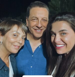 Ingrid Cruz Instagram - Este es nuestro equipo de 
Di la verdad Rosa
Gracias @somosyuly por el cariño y el apañe !!!♥️
Gracias @jcrodriguezoriginal por la confianza !!!♥️
Cada uno de los que está en esta foto hacen que hagamos un podcast lleno de amor !!!
Gracias a @alternalabcl por todos sus edits y reels que capan todo nuestro humor ♥️
Mención aparte para @isamariapadilla 
@sergioparada24 y @libecilla 
Que nos aguantan todo!!!♥️
Y a mí @la.frangh gracias por ser la partner perfecta de esta locura ♥️
Y a ud gracias por esperarnos y ser parte de esta comunidad 
Se les quiere ♥️🌹♥️