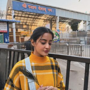 Insha Ghai Instagram - This season of life has tested me beyond anything I thought I could handle, draining every ounce of my strength. Despite every hit, I’ve found the courage to trust, to rise, and to keep moving forward.

Here I am-still standing, still believing, still lifting my hands in worship to God. I’m so thankful to Him, surrendering my life to the One who has held me together when I thought I’d break. 

God is still taking me through the storm, and that’s the only reason l’m able to survive. He has my back, and His faithfulness reminds me that l’ll make it through, no matter how hard it gets. 💕