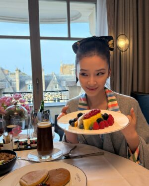 Irene Kim Instagram - Drizzling outside, cozy inside🌧️🌈
@hotellutetia