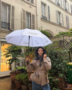Irene Kim Instagram - Drizzling outside, cozy inside🌧️🌈
@hotellutetia