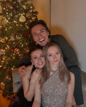 Irina Dvorovenko Instagram - Happy New Year!!!l May 2025 bring you love, joy, peace, and endless laughter! Be creative, be yourself! 🍾❤️💫🥂💐 #2025 #family #love #peace