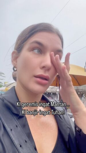 Irina Stroganova Instagram - Kalian sama, gak? 🌧️