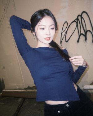Isabella Chan Instagram - Just to say hi 2025 💙

Photo by 離不開 @bethany.uu