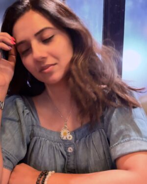 Isha Chawla Instagram - 🖤🖤🖤
Jeena isi ka naam hai 🧿
.
.
.
Accesories- @azurewhims_bybhavana 
#eshachawla #gratitude #smile