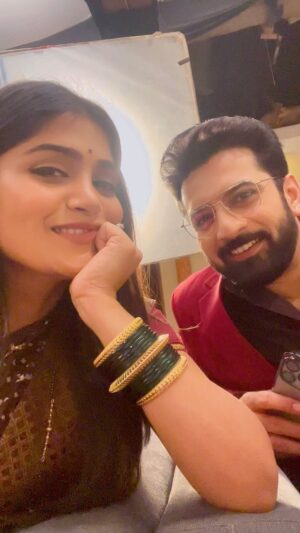 Isha Keskar Instagram - Mr. & Mrs?

#lakshmichyapavlani #starpravah #beingkala #aagaucouple #shootlife #characters #reellife