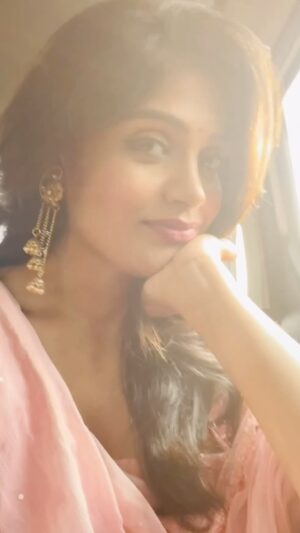 Isha Keskar Instagram - Kala Khare 🌸

#beingkala #kalakhare #lakshmichyapavlani #lakshmichyapaulanni #starpravah #9.30pm