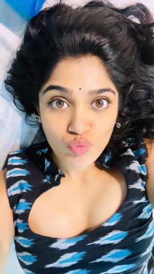Isha Keskar Instagram - Life is just life🌱

.

.#ishakeskar #lifeisbeautiful