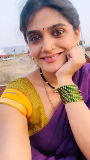 Isha Keskar Instagram - Sarla, one year ago!
.
.
.
Costumes by @kirtijangam 😘

#sarlaekkoti #ishakeskar #film #sarisuprimacy