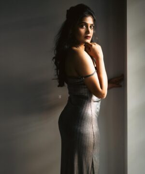 Isha Keskar Instagram - Nothing can dim the light that shines from within. – Maya Angelou

@shailendra_pardeshi 📸
@stylist.chaitalikulkarni 👗
@apoorva11_bapat 💄 
@shubham.panse.studios 🏡
 
#ishakeskar