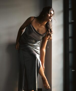 Isha Keskar Instagram - Nothing can dim the light that shines from within. – Maya Angelou

@shailendra_pardeshi 📸
@stylist.chaitalikulkarni 👗
@apoorva11_bapat 💄 
@shubham.panse.studios 🏡
 
#ishakeskar