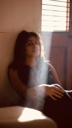 Isha Keskar Instagram - MUA @reshmafattepurkar_makeup &team
Styled by @stylist.chaitalikulkarni @hindcreations 
Shot for @shailendra_pardeshi 
Studio @kalasystudio
