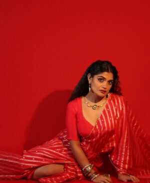 Isha Keskar Instagram - OBJECT OF DESIRE 🐦‍🔥

Do watch Star Pravah Ganesh Utsav 2024 - Khajina Bappachya Goshtincha @7pm only on @star_pravah & @disneyplushotstar TONIGHT! 

Styled by @nehachaudhary_ 🐦‍🔥
MUA by @makeupby__shahabaz 🐦‍🔥
Captured by @__shivanisurve__ 🐦‍🔥