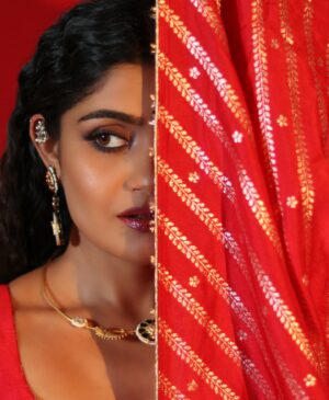 Isha Keskar Instagram - OBJECT OF DESIRE 🐦‍🔥

Do watch Star Pravah Ganesh Utsav 2024 - Khajina Bappachya Goshtincha @7pm only on @star_pravah & @disneyplushotstar TONIGHT! 

Styled by @nehachaudhary_ 🐦‍🔥
MUA by @makeupby__shahabaz 🐦‍🔥
Captured by @__shivanisurve__ 🐦‍🔥