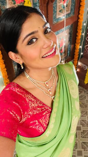Isha Keskar Instagram - #beingkala #lakshmichyapavlani #findingmomentsatwork #ishakeskar #sareelove #starpravah