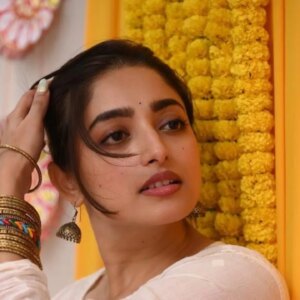 Actress Ishaa Saha HD Photos and Wallpapers February 2025