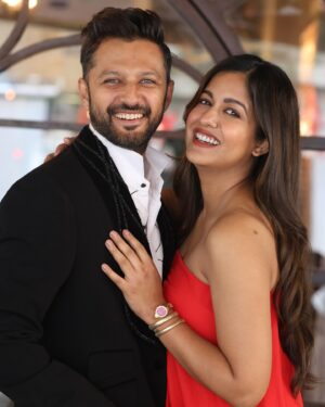 Ishita Dutta Instagram - “9 years of knowing you, 8 years of loving you, 1 little love we created… and soon, our hearts will grow again. ✨❤️
Ek valentine post toh banta hai @vatsalsheth

Location @1bhkmumbai @ankitsanand 
Clicked by @iamkaifichouhan 
Outfit (Vatsal) @_umangmehta