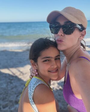 Jacqueline Bracamontes Instagram - Para todos los que preguntan cómo está mi Carito de su tobillo, ya va mucho mejor!!! Pero no ha sido nada fácil el camino de recuperación… han sido 4 semanas intensas de mucho trabajo, sacrificio y dedicación!!! Y lo que falta…. 😅😅😅 Pero siempre hay luz al final del camino… existe la posibilidad que regrese a competir a la gimnasia la próxima semana! 🤞🏻🤞🏻🤞🏻 @mft07