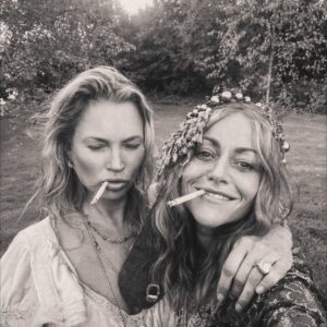 Jaime Winstone Instagram - HAPPY BIRTHDAY TO THE MOST MAGICAL GIRL IN THE WORLD, love you Kate ❤️✨❤️✨❤️ #cheekbonesfordayz  @katemossagency