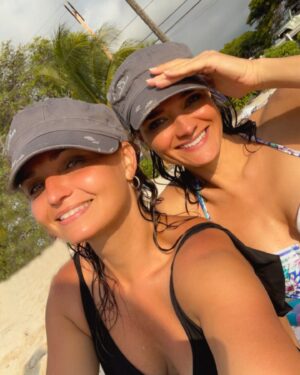 Jamie Bernadette Instagram - When I was in Hawaii with my sister 💕