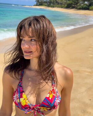 Jamie Bernadette Instagram - You can always find me on a beach somewhere 😉