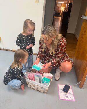 Jamie Lynn Spears Instagram - I fell in love with my “tv babies” who played Bex for season 4, and I’m sure y’all did too. Big thanks to their precious mama for letting me love her girls, while I was missing mine🤍
👯‍♀️watch out Mary-Kate & Ashley
Sweet Magnolias Season 4 available on @netflix & still a TOP viewed show, thx to y’all

#SWEETMAGNOLIASSEASON
#SWEETMAGNOLIAS
#SEASON4
#NETFLIX