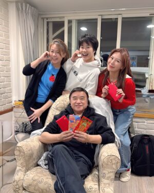 Jane Lee Instagram - 今年把娘家搬來台北，大家在台北人擠人好熱鬧🎉 #有家人的地方就是家 #wearefamily