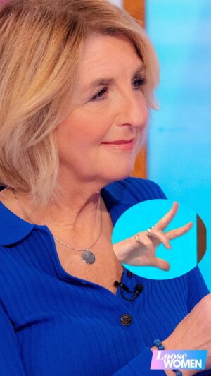 Jane Moore Instagram - Note to all mums: Avoid the two finger photo zoom at all costs🤏🤣

#loosewomen