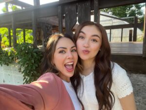 Janel Parrish Instagram - Was my honor to fly to Seoul to do a lil cameo on @xokittynetflix for my sweet lil sis for life 
@annacathcart 🤍 seeing you grow into the beautiful, strong, fierce woman you’ve become has been such a joy. I’ll never not be proud of you. I’ll never not be there for you. Love you so much!  Also, what a joy to step back into Margot’s shoes. 🥰 All episodes steaming now ✨