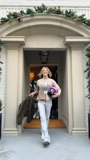 Janet Gunn Instagram - Are you ready for the slopes this season?
@alpnrock is here to take you there in effortless style. I love these pieces from their winter collection. 
They combine luxury and quality and are perfect for your style on and off the slopes! 🎿 

You can shop for Alp N Rock products in my LTK Shop. I’ve also linked all products in my stories.
Alp N Rock is known for timeless luxury, high-quality knits, and high-performance jackets that last all season. 
⭐️You can learn more about all products via the LTK app.

Stay Stylish and Happy Holidays!
#ad @shop.ltk #liketkit #anr